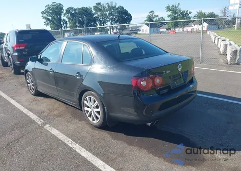 2010 Volkswagen Jetta Se/Sel z USA, uszkodzony, nr VIN 3VWRZ7AJ2AM138941